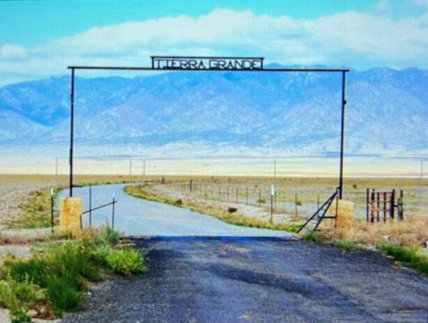 5.710 ACRE GORGEOUS MINI RANCH NEAR BOOMING ALBUQUERQUE, NEW MEXICO